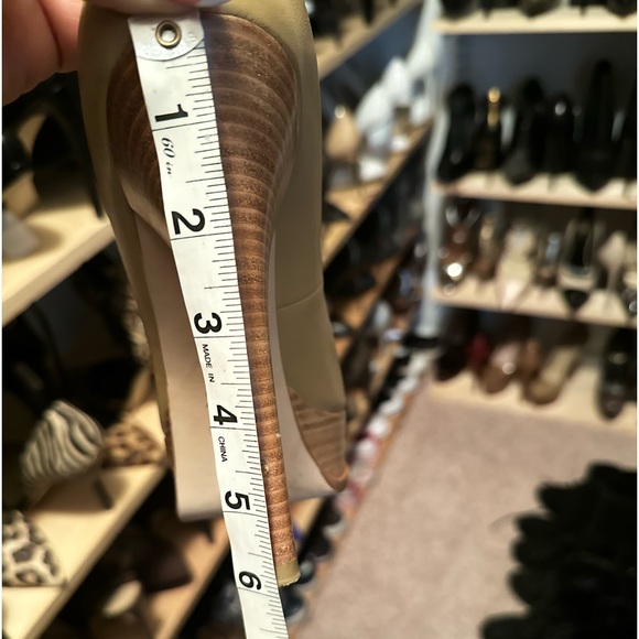 1 Fendi pump with logo in front - Picture 6 of 6